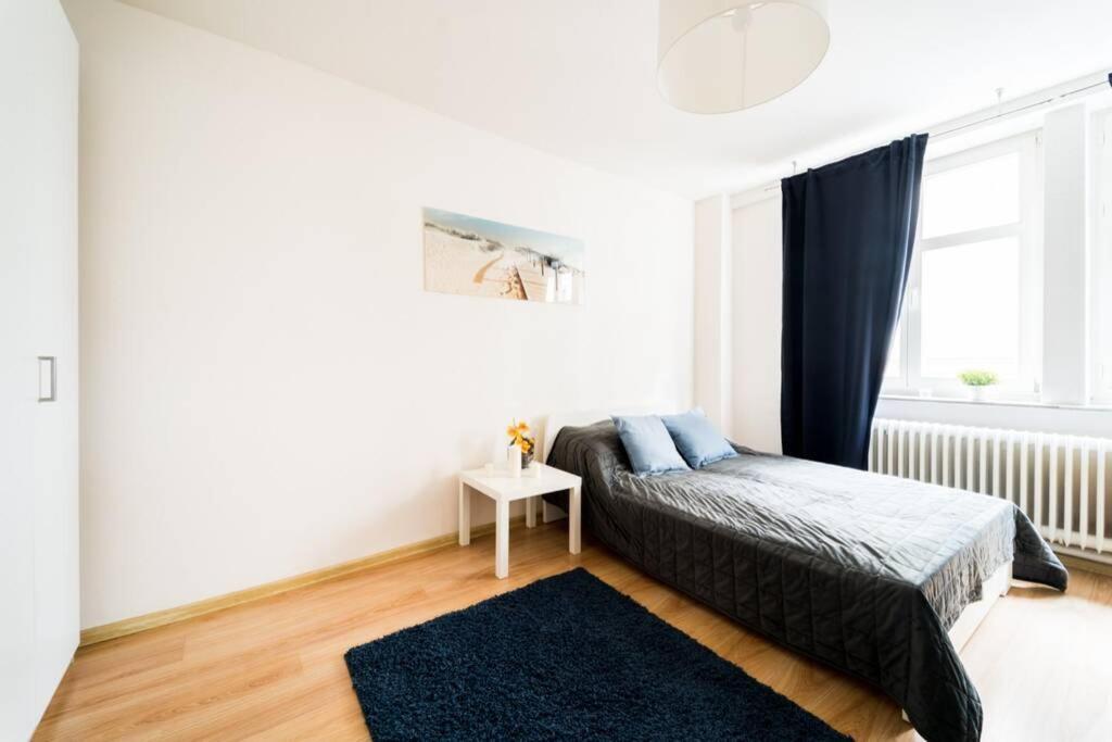 3 Rooms Big Apartment - 150 M Town Hall - Nice Design Вроцлав Экстерьер фото