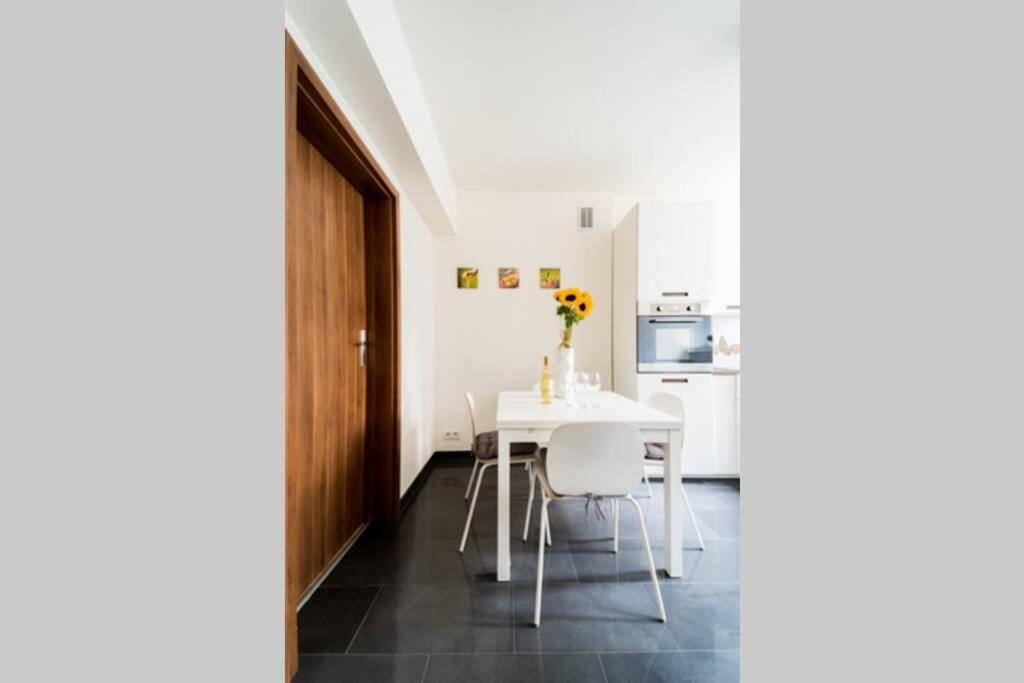 3 Rooms Big Apartment - 150 M Town Hall - Nice Design Вроцлав Экстерьер фото