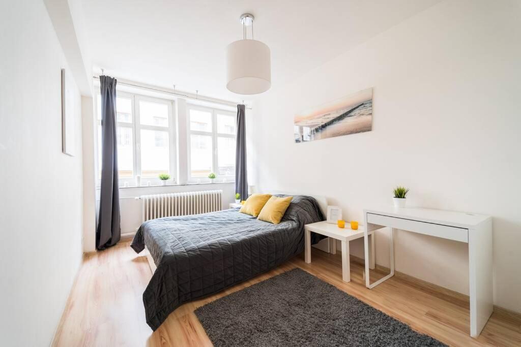 3 Rooms Big Apartment - 150 M Town Hall - Nice Design Вроцлав Экстерьер фото