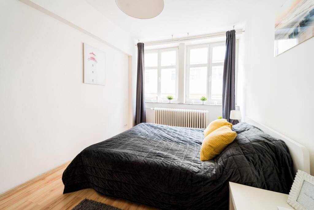 3 Rooms Big Apartment - 150 M Town Hall - Nice Design Вроцлав Экстерьер фото